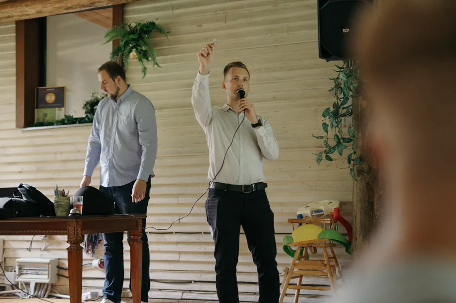 Aleksander ja Marko-Alari juhtimas Dolm IT mälumängu